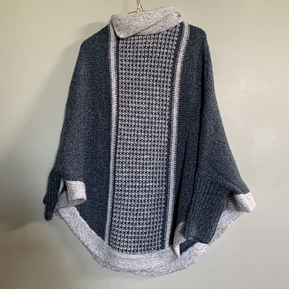 Poncho sweater - Picture 6 of 6
